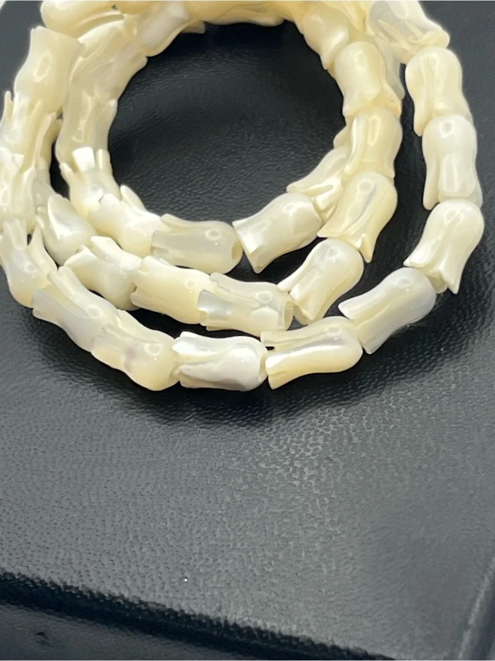Tulip flowers hand-carved mother of pearl beaded vintage necklace